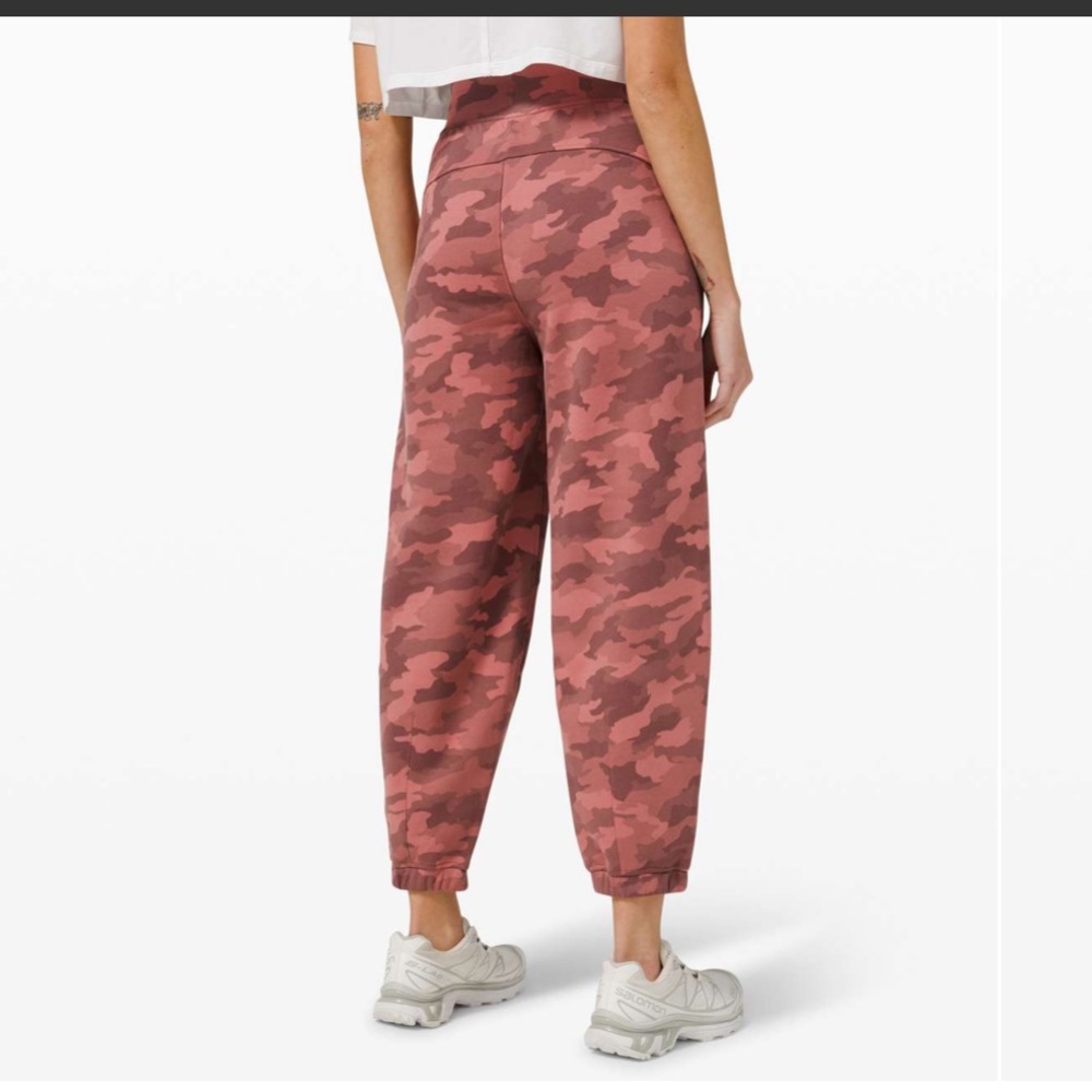 Lululemon Jogger Sweatpants NWT, DUSTY Rose Camo